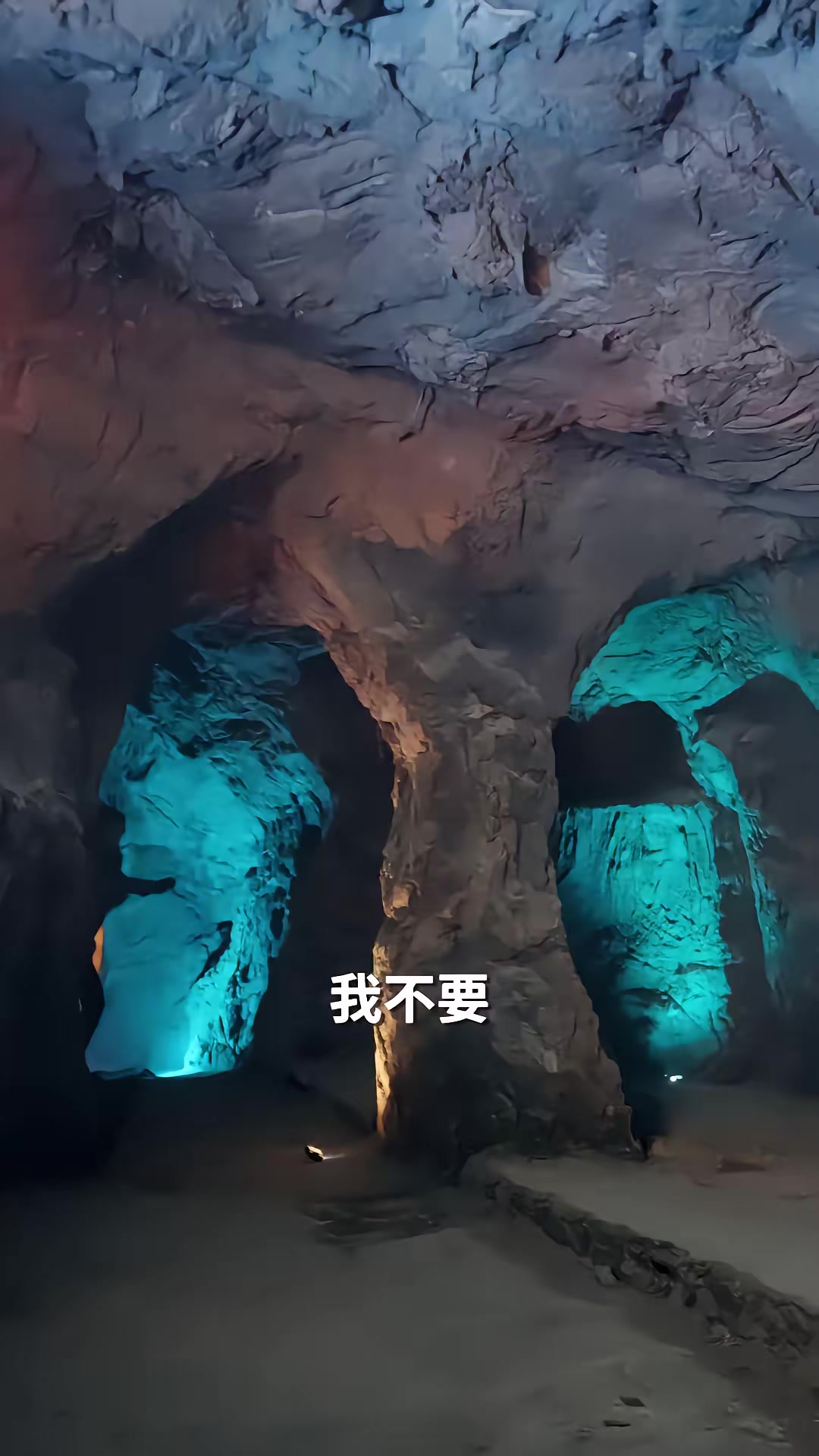 《荒野直播：我，食物链顶端的男人》剧照