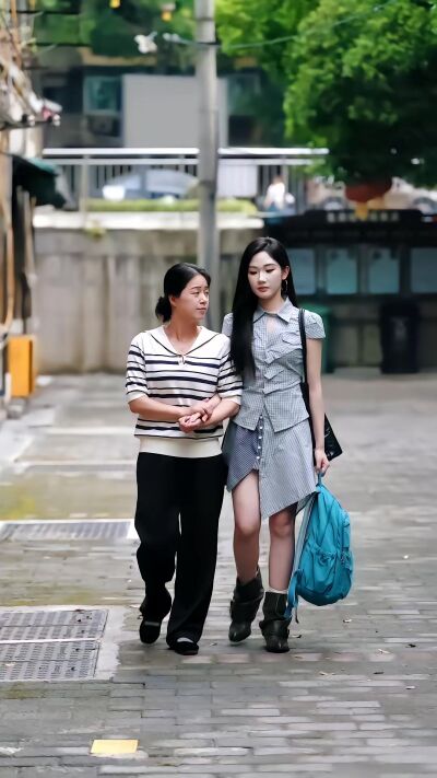 《下雨天》剧照