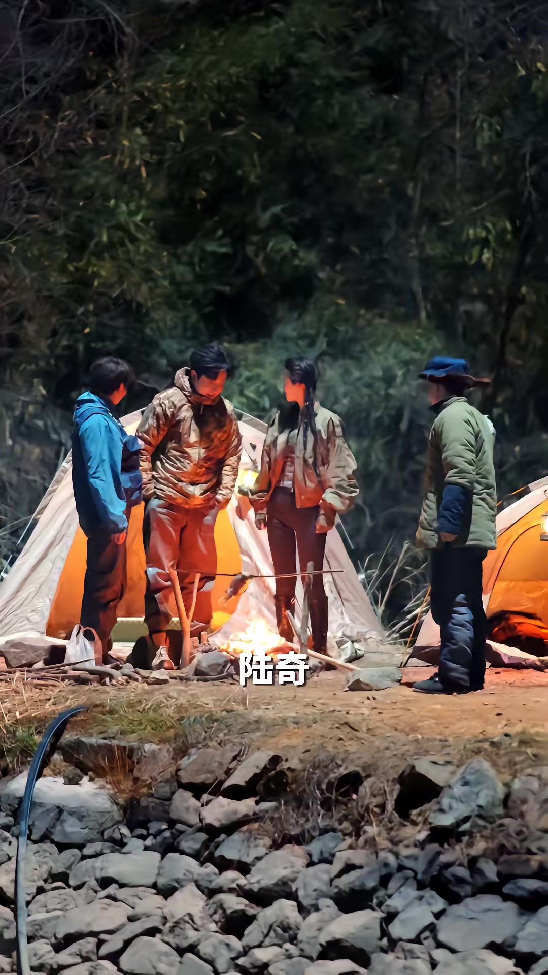 《荒野直播：我，食物链顶端的男人》剧照