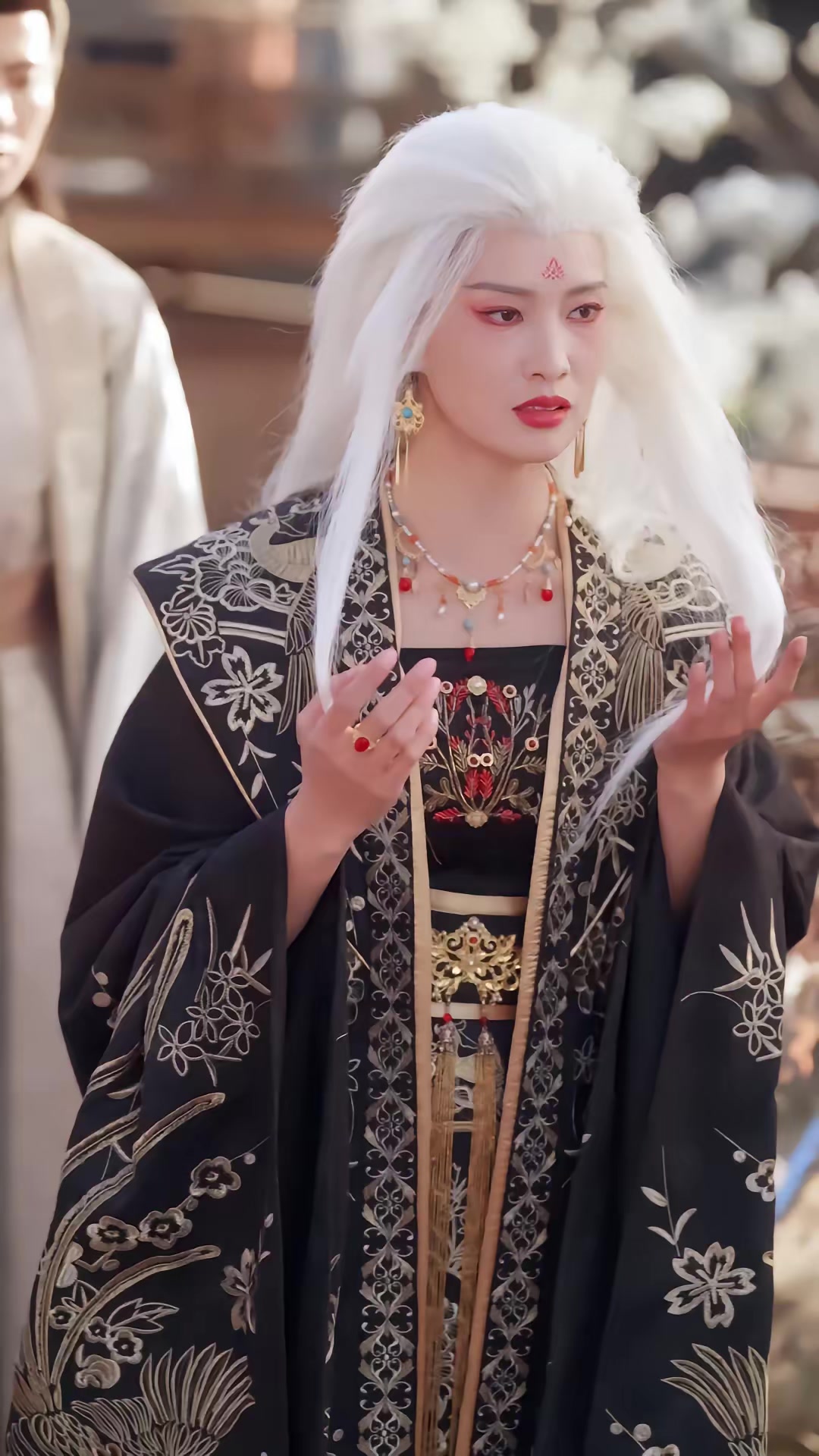 《地府嫡長女別惹，她捉鬼超兇》劇照