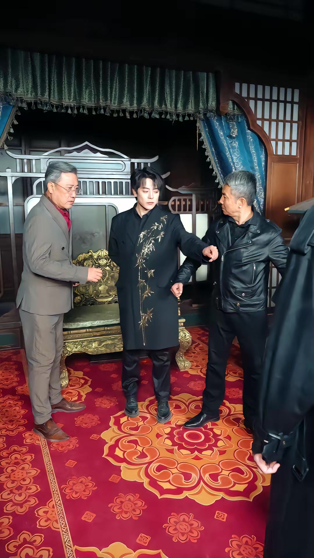 《一觉醒来，三个老头叫我爹》剧照