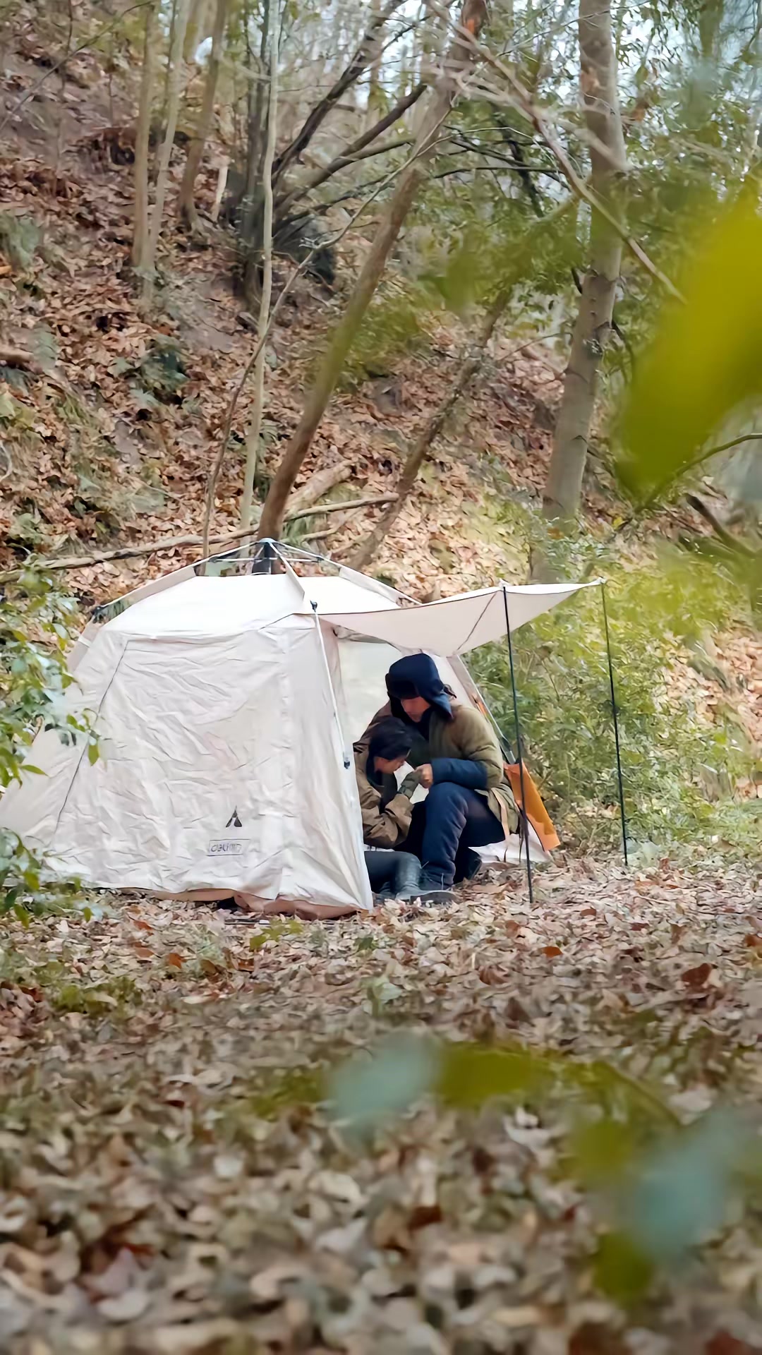 《荒野直播：我，食物链顶端的男人》剧照