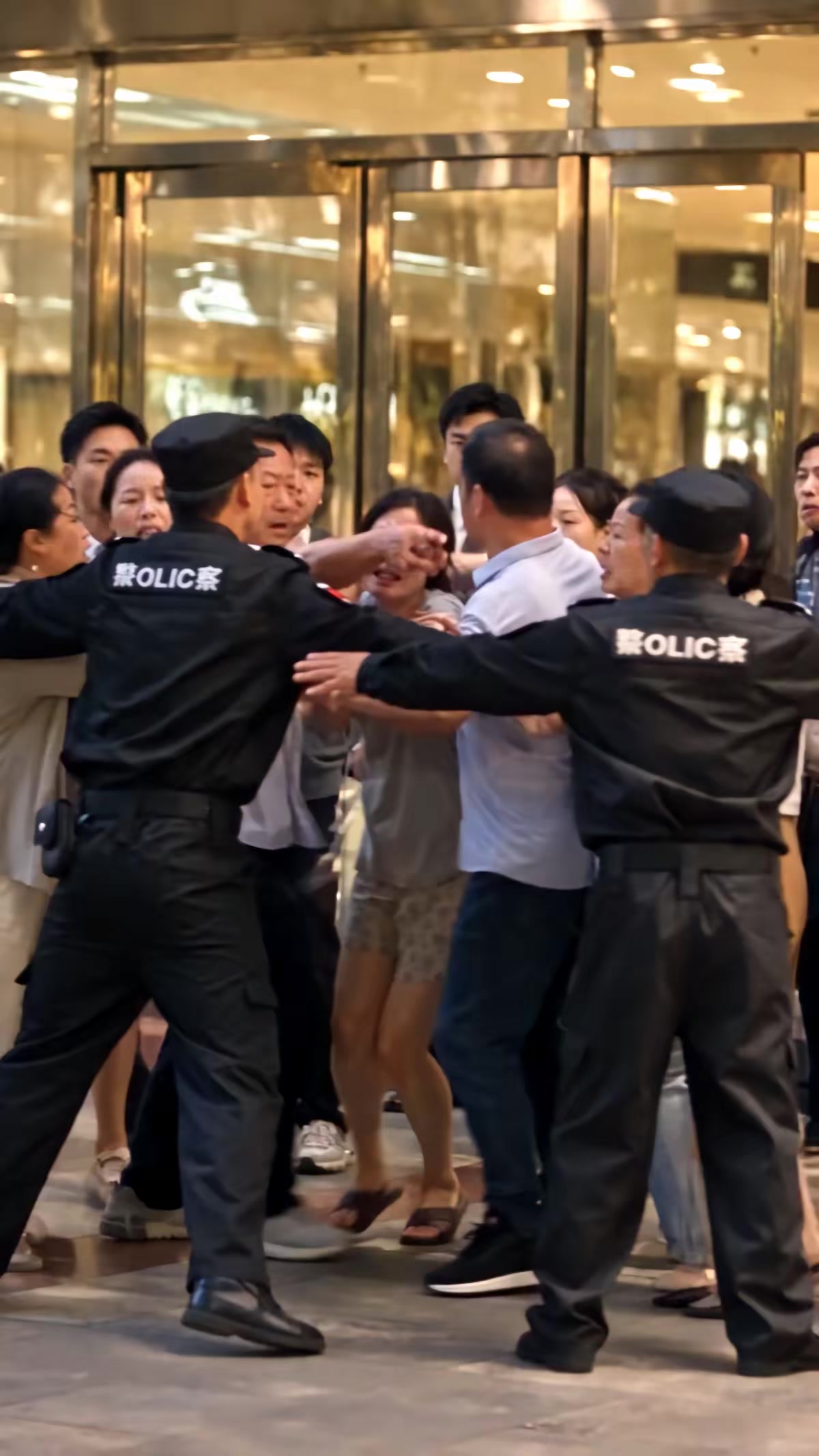 《穿书九零，反派大佬们都是我的崽》剧照