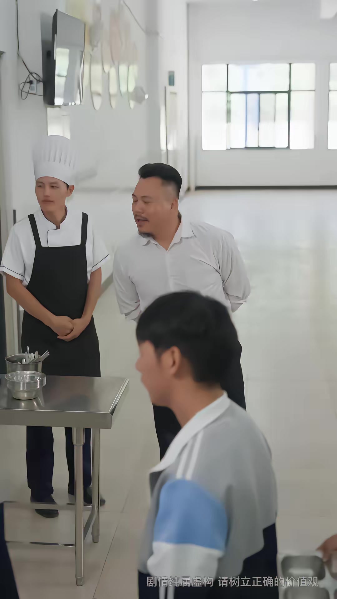 《我只想填飽肚子，卻成了全校之光》劇照
