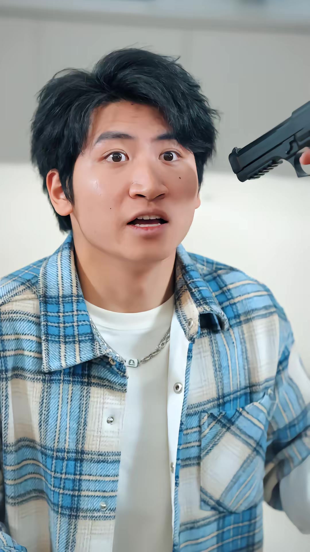 《末世我在卡BUG，你們哭什麼》劇照
