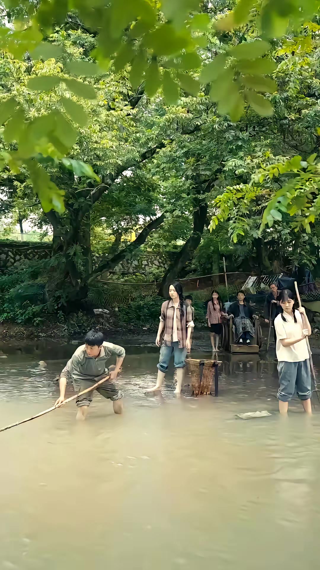 《重生北地，我赶山养全家》剧照