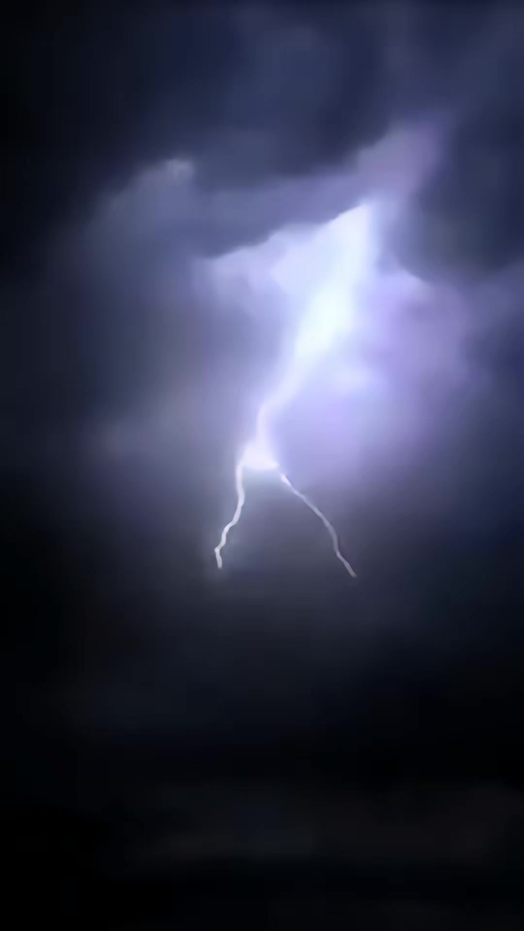 《末日降臨我獨自瀟灑》劇照
