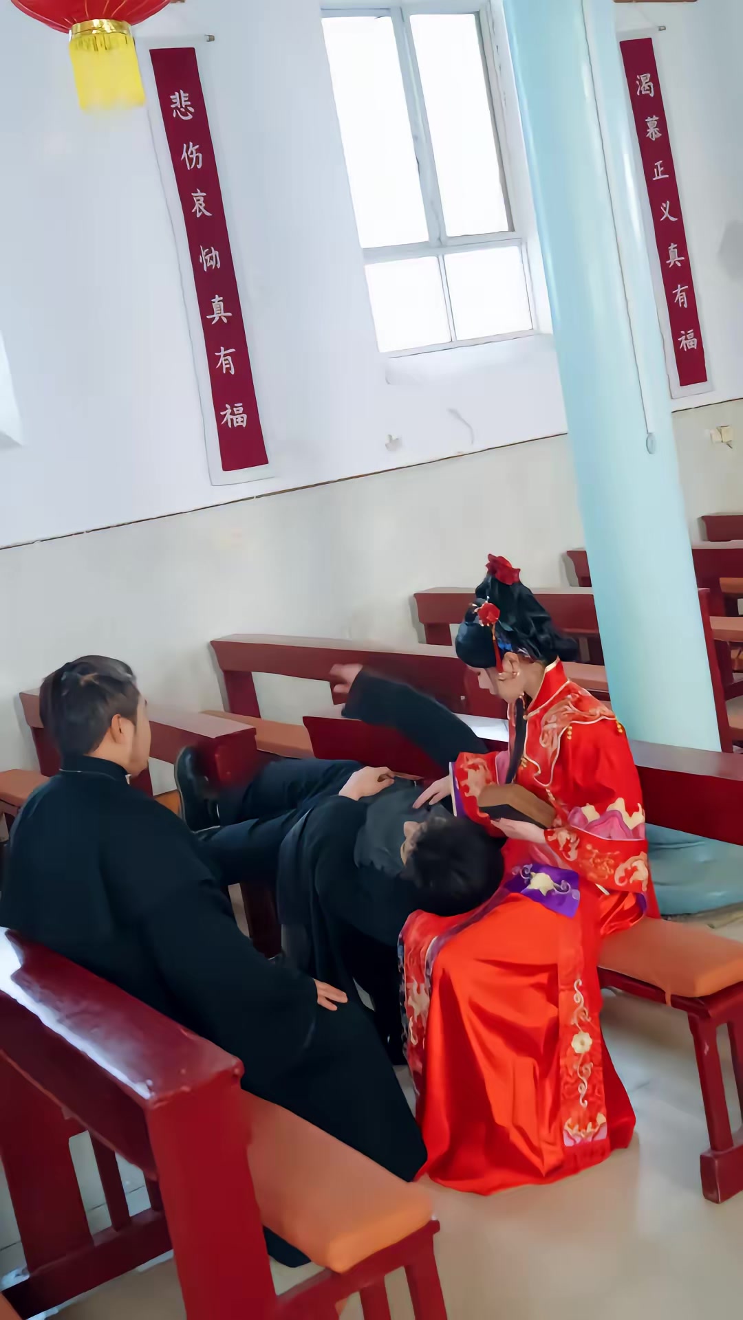 《穿越民国成僵尸，我带我儿七叔飞》剧照