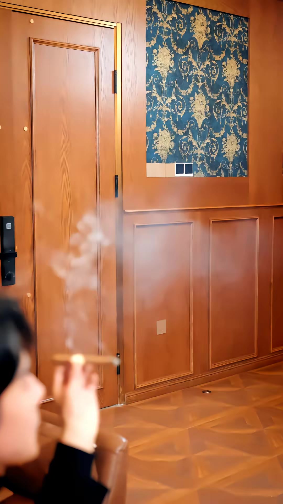 《末世我在卡BUG，你們哭什麼》劇照