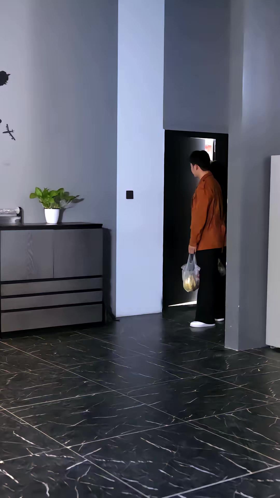 《美少妇携痞帅护宝智降群魔》剧照