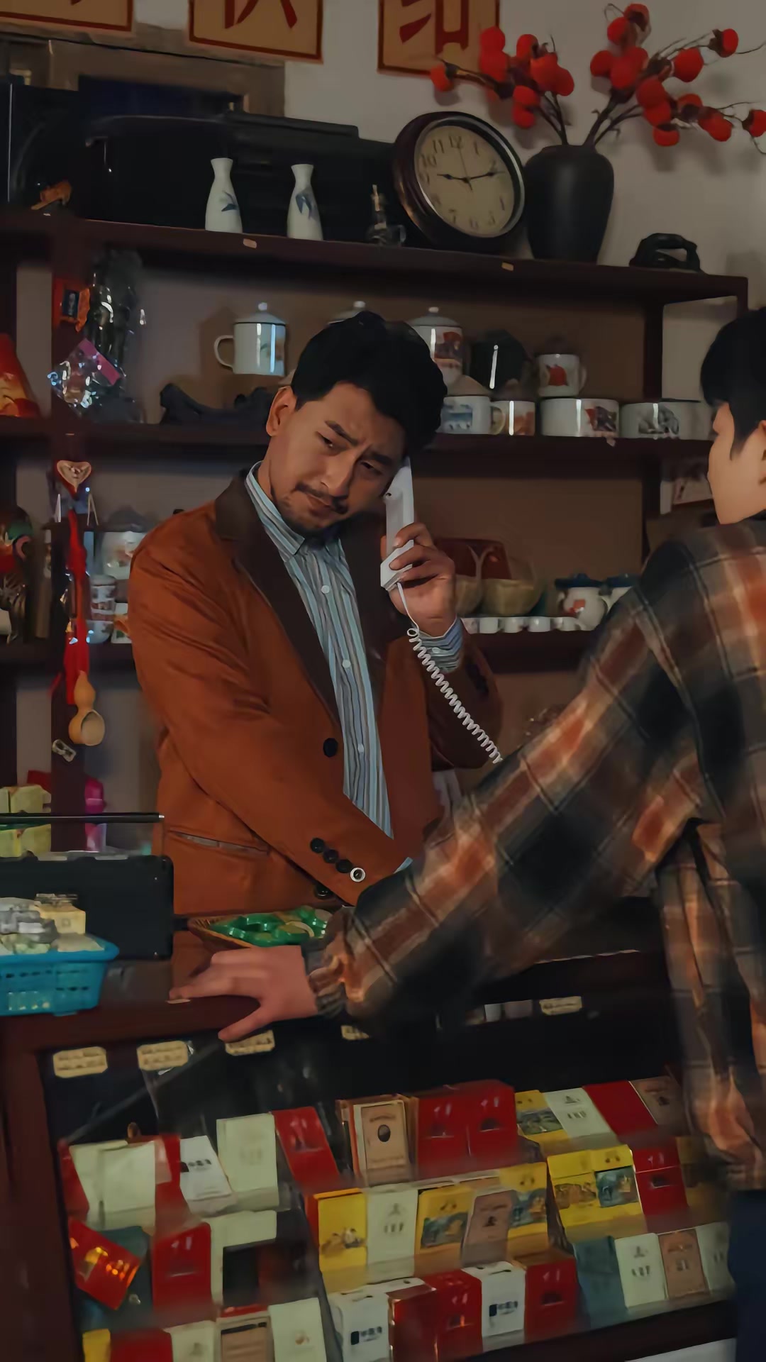 《暗金枭雄：开局踹翻恶组长》剧照