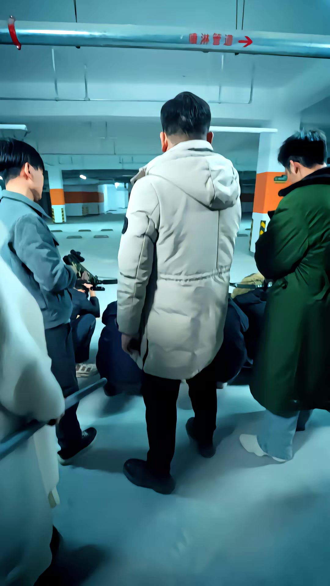 《末世我在卡BUG，你們哭什麼》劇照