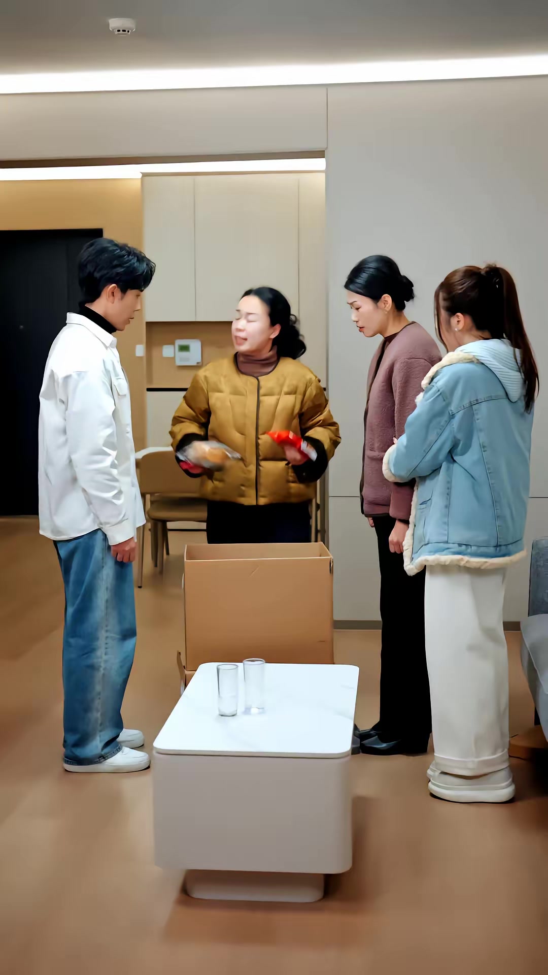 《末世我在卡BUG，你們哭什麼》劇照