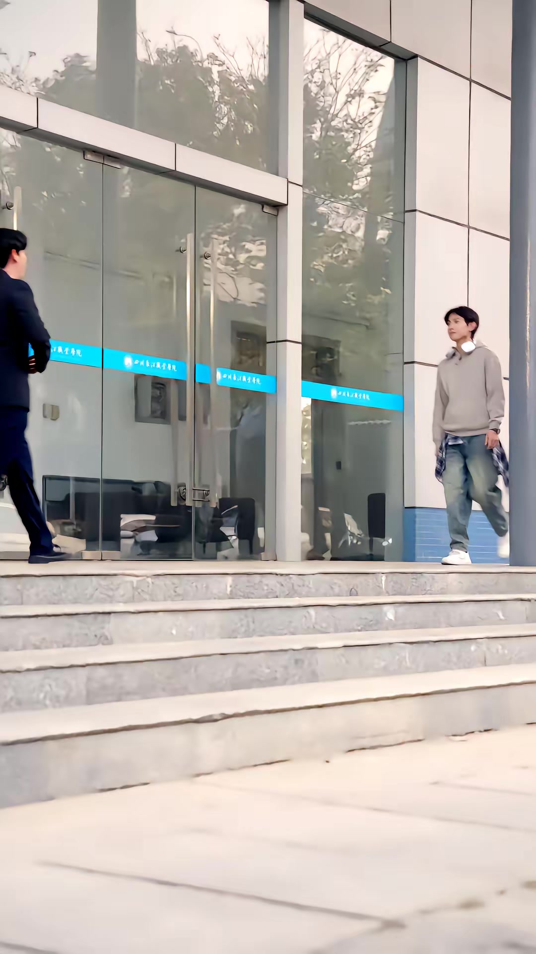 《剛重生，我就和高冷校花追尾了》劇照