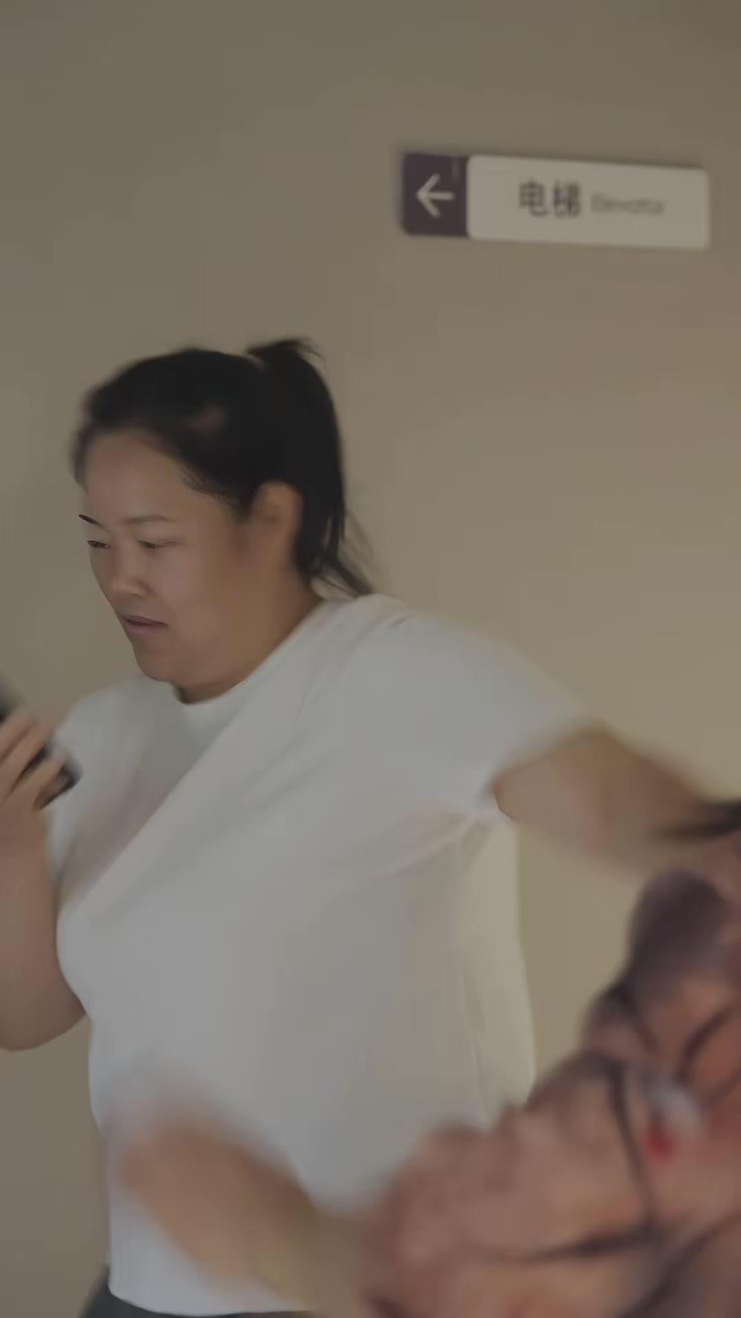 《人到中年不迷糊》劇照