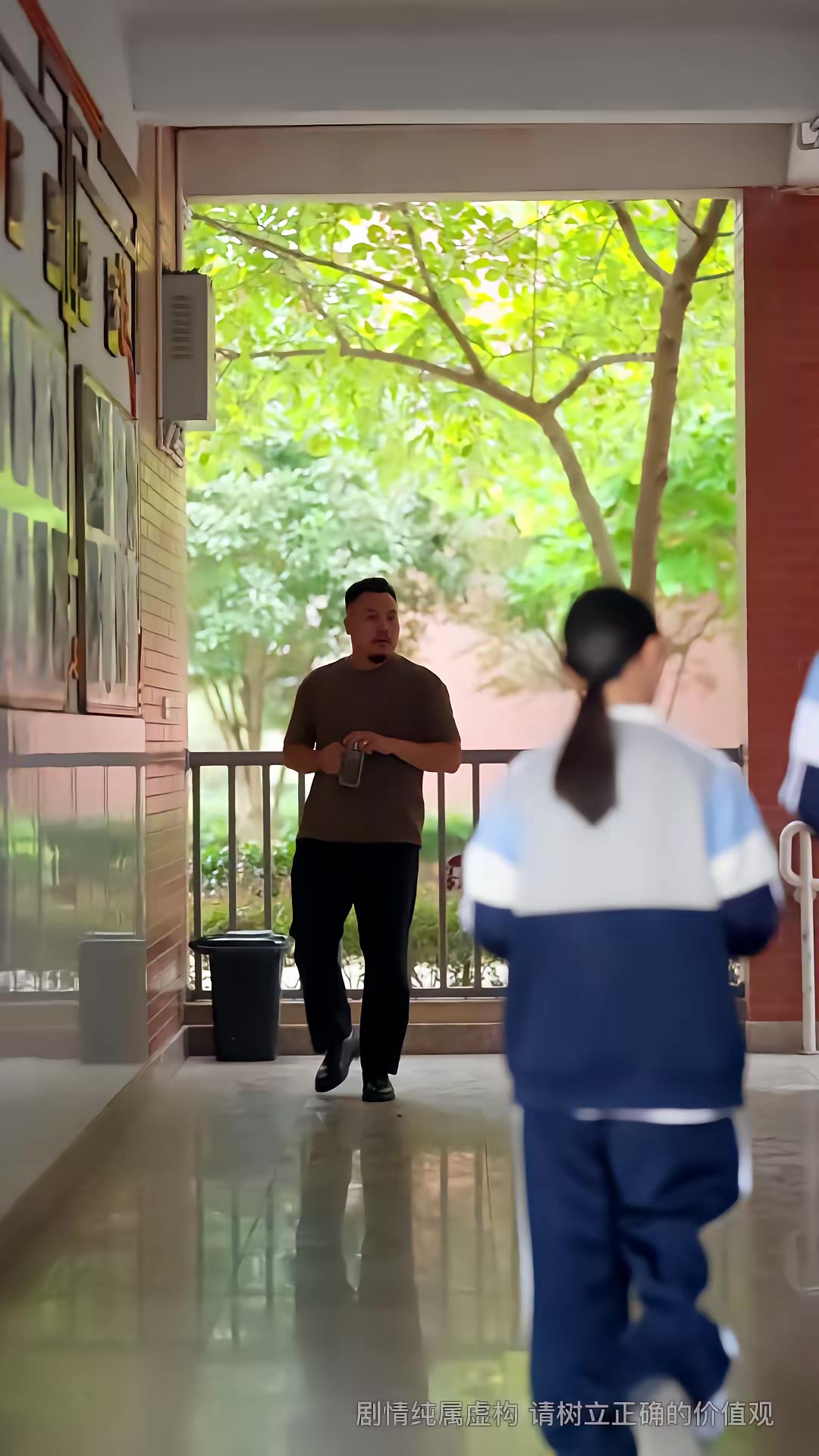 《我只想填飽肚子，卻成了全校之光》劇照