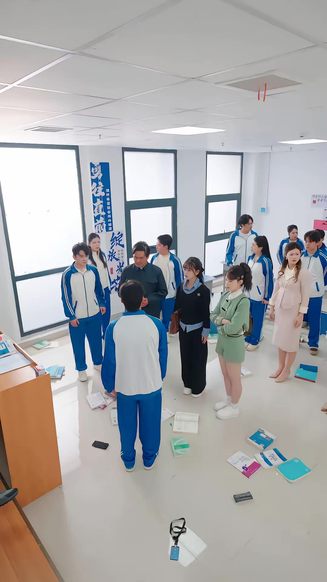 《苟在女配身邊當老大》劇照