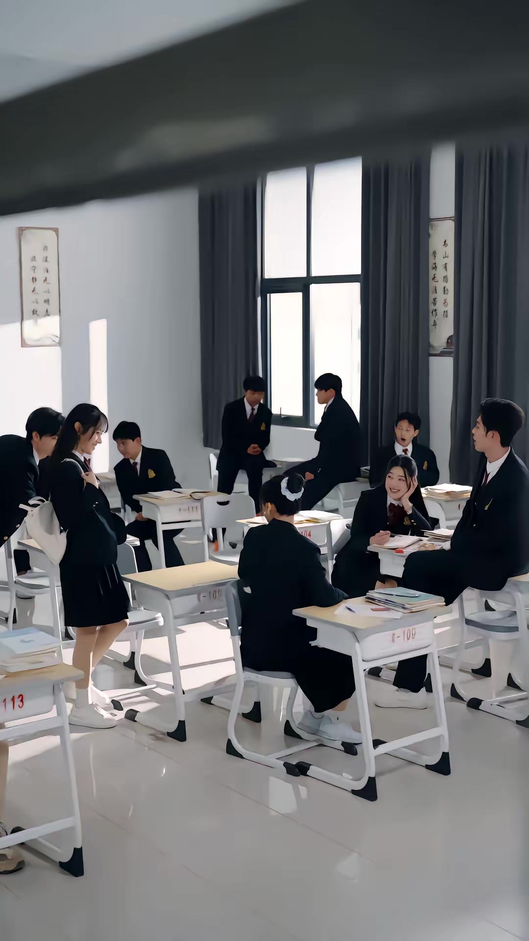 《傲嬌小青梅甜又黏，又在偷看我了》劇照