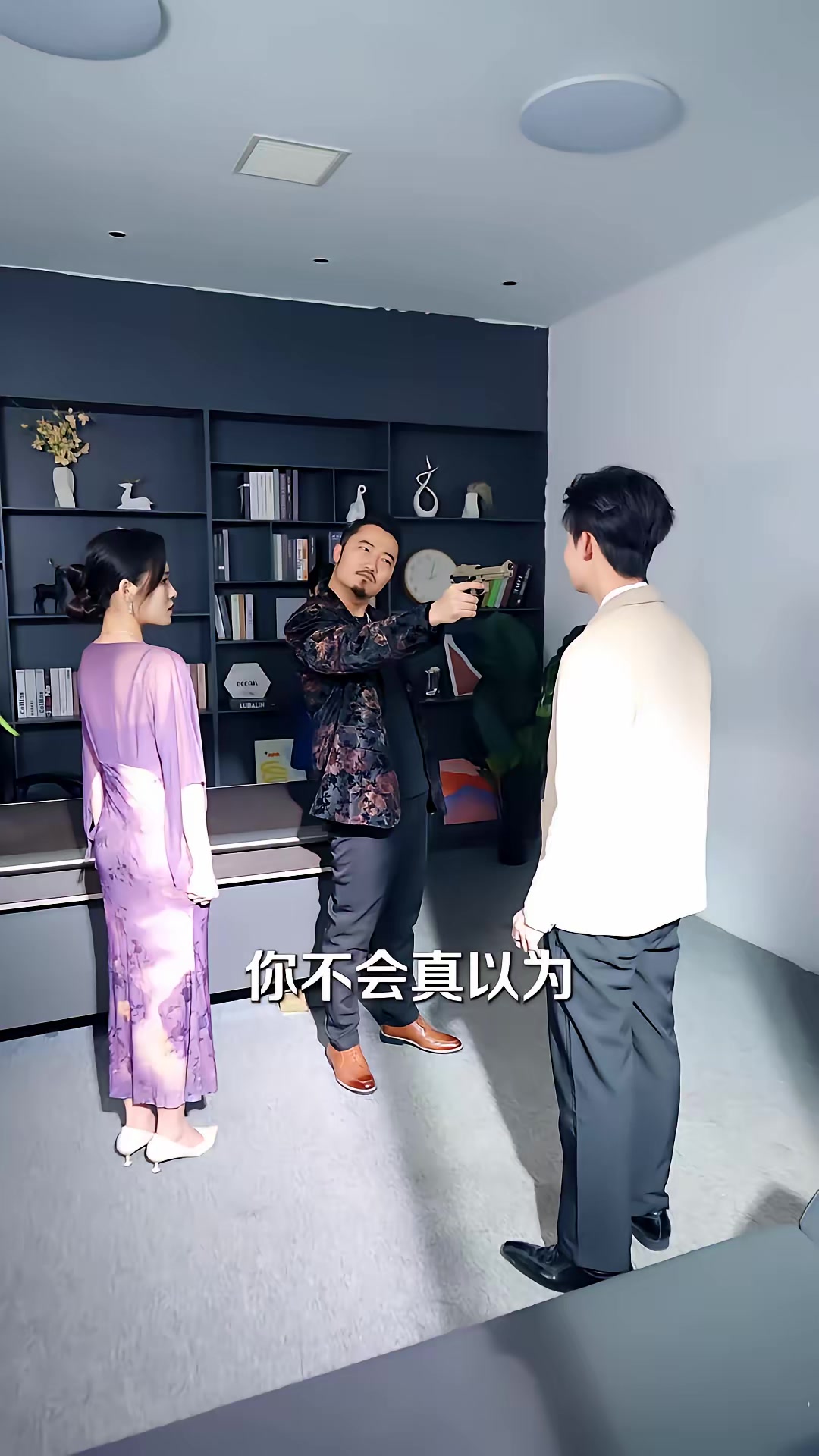 《人在緬北，神豪系統綁定美女殺手》劇照