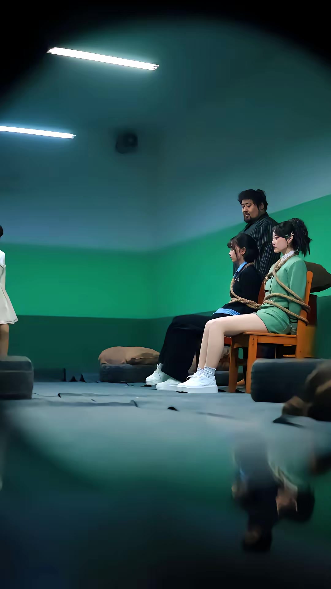 《苟在女配身邊當老大》劇照
