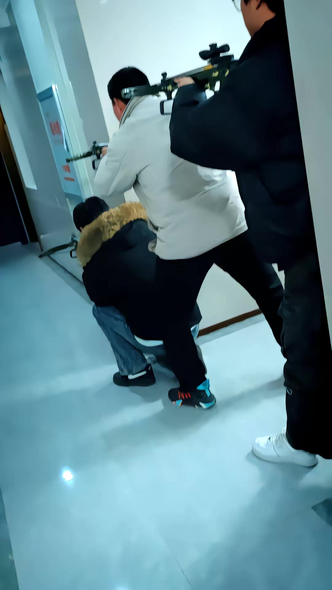 《末世我在卡BUG，你們哭什麼》劇照