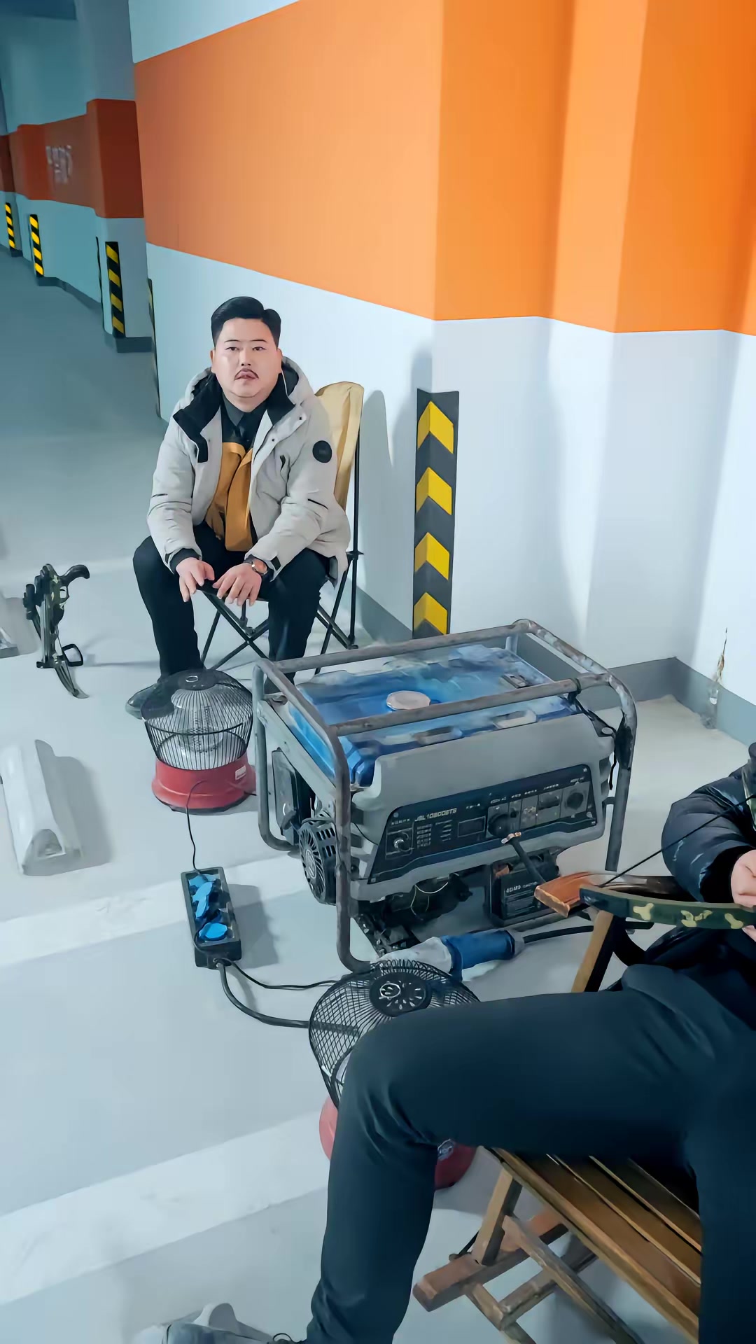 《末世我在卡BUG，你們哭什麼》劇照