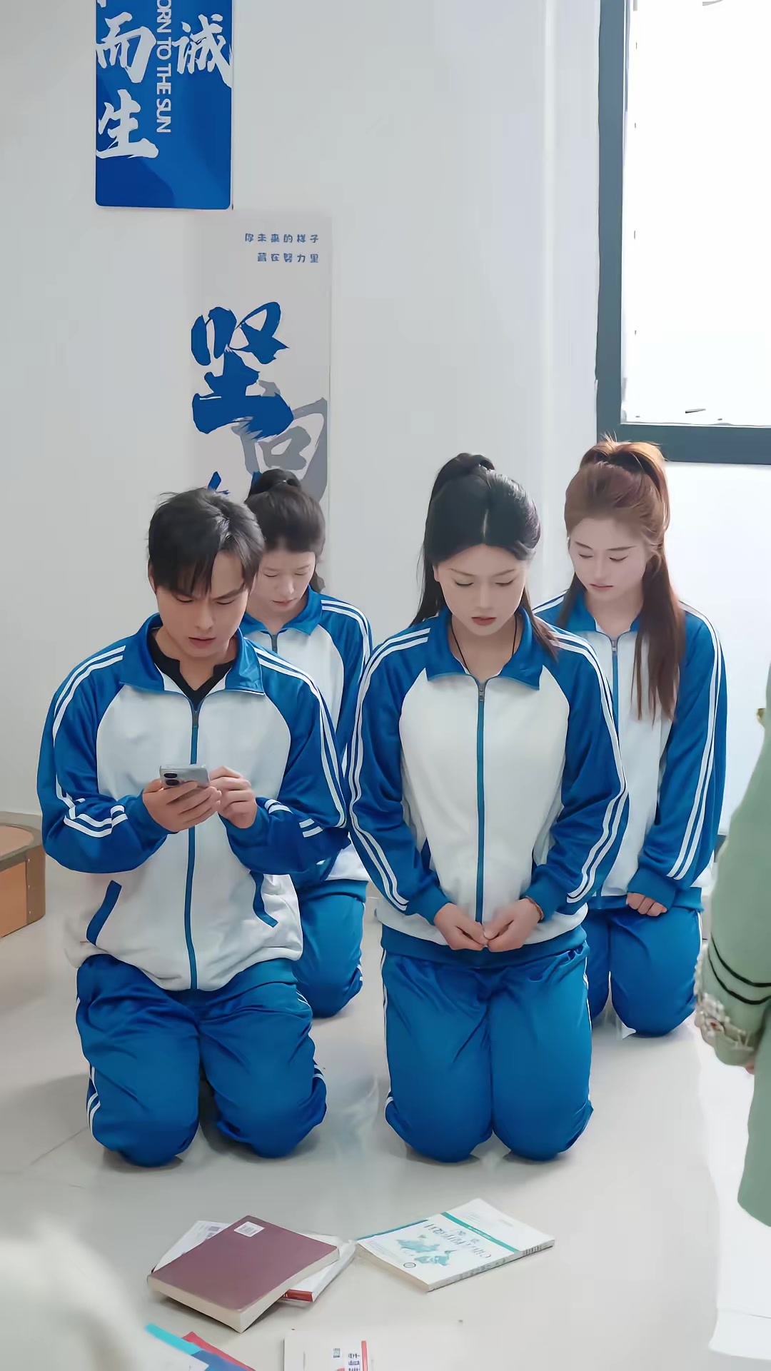 《苟在女配身邊當老大》劇照