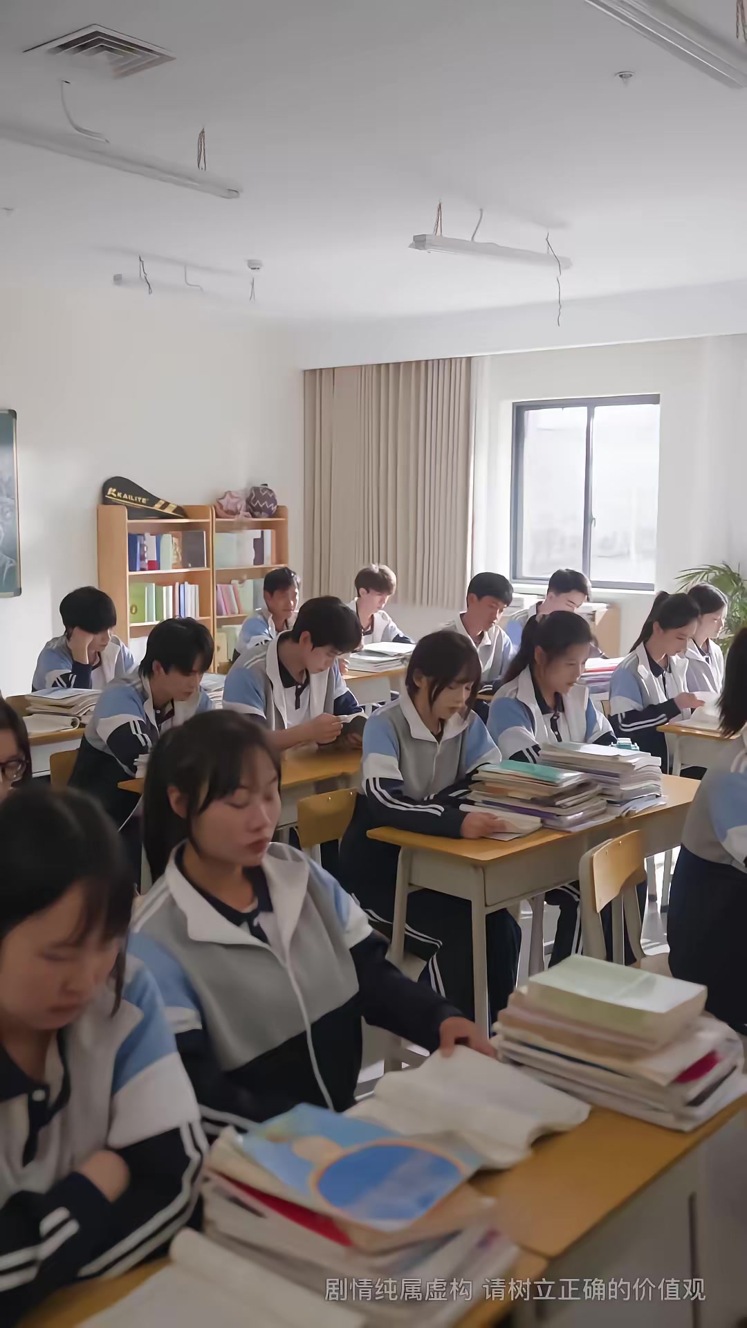 《我只想填飽肚子，卻成了全校之光》劇照