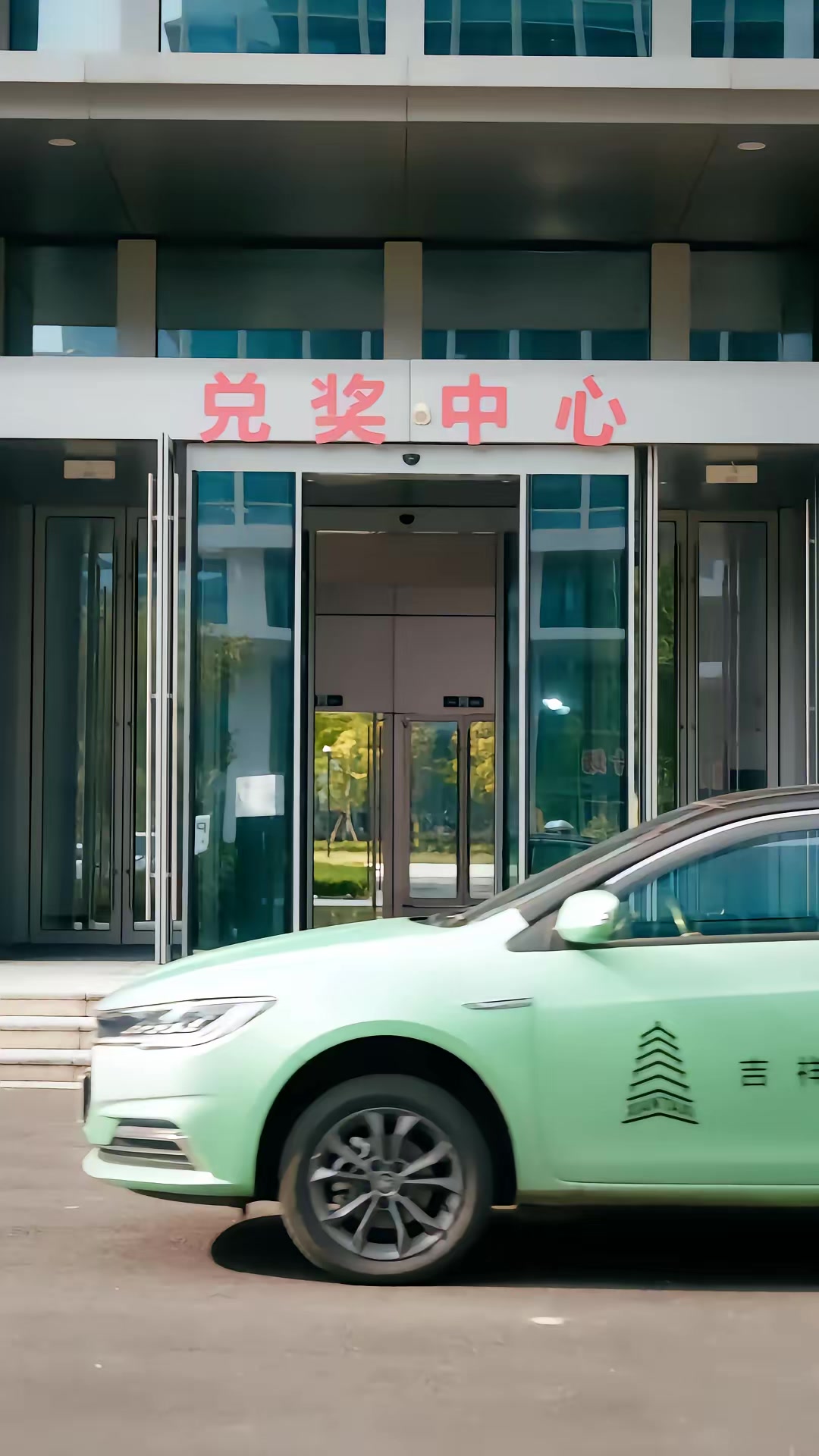 《人到中年：我的双眼可以看穿一切》剧照