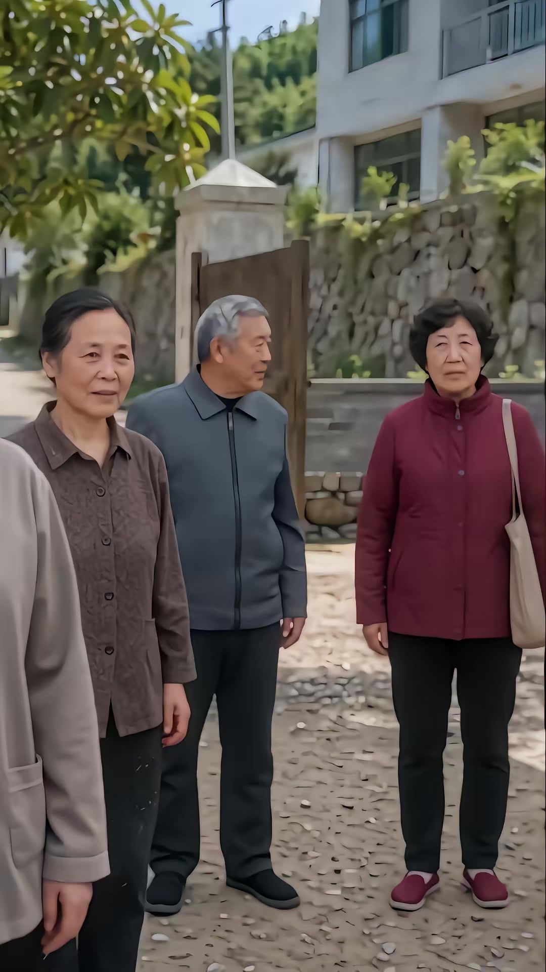 《我家院子不借道》剧照