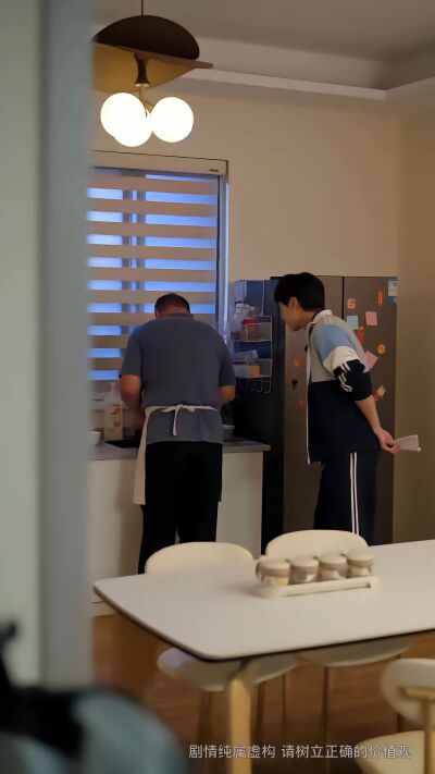 《我只想填飽肚子，卻成了全校之光》劇照