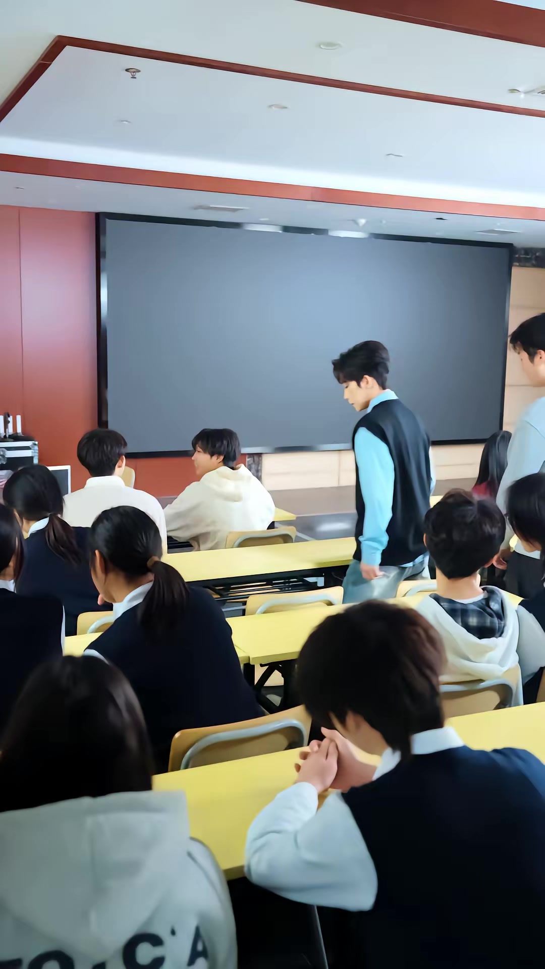 《重回零七後，我靠競賽登頂巔峰》劇照