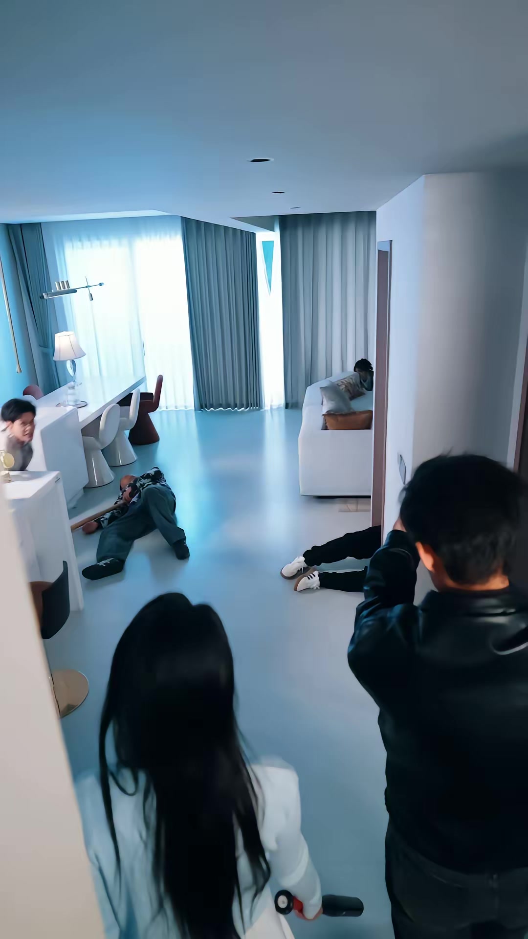 《末日降臨我獨自瀟灑》劇照