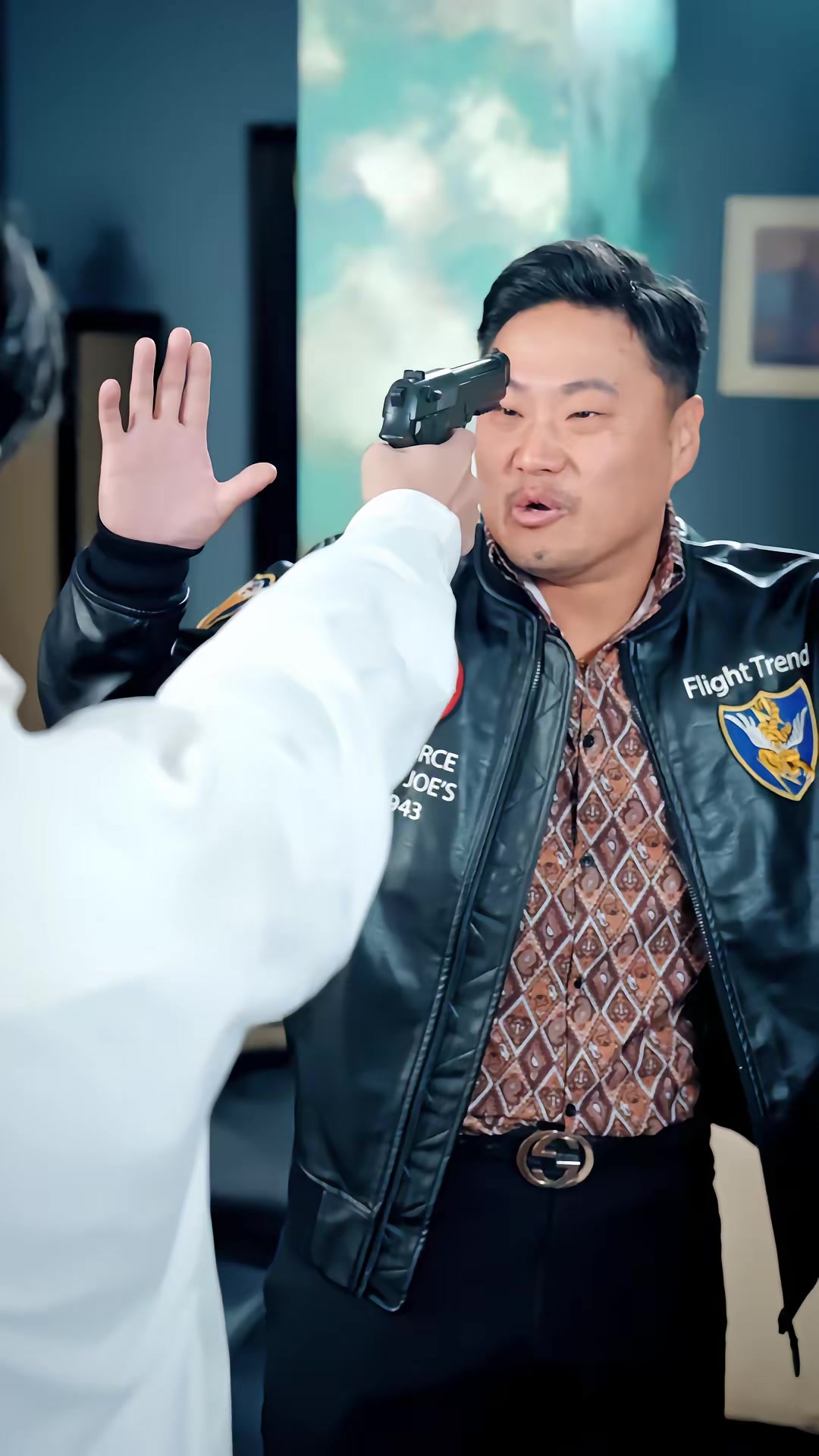 《末世我在卡BUG，你們哭什麼》劇照