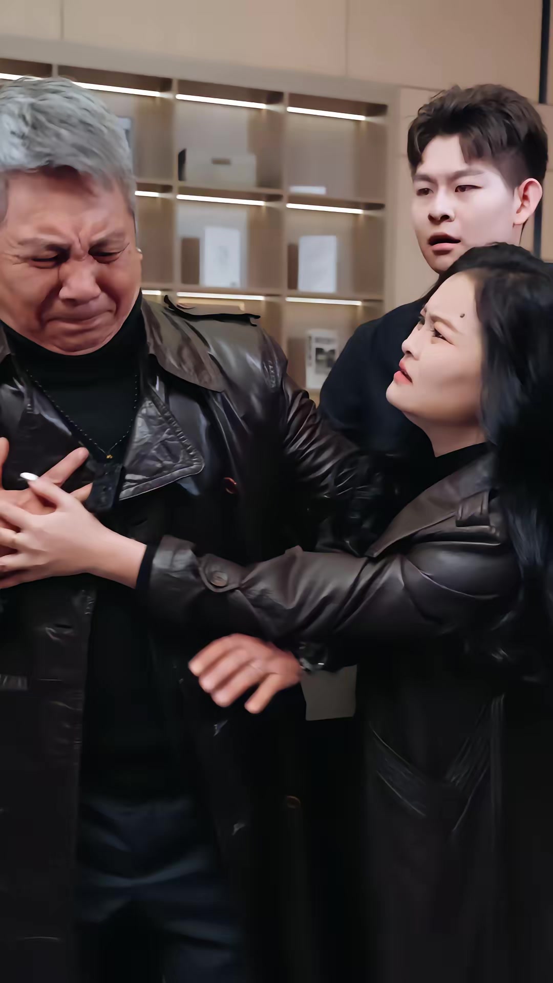 《一觉醒来，三个老头叫我爹》剧照