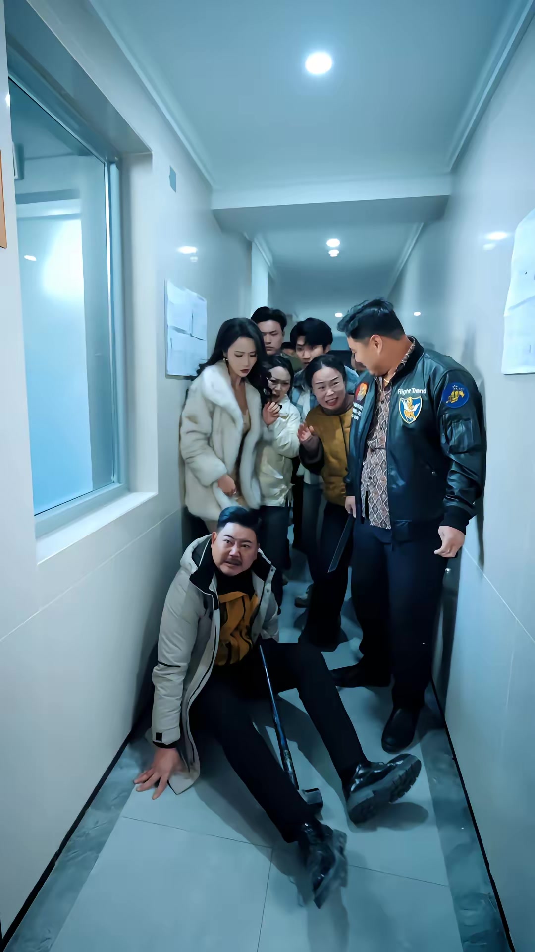 《末世我在卡BUG，你們哭什麼》劇照