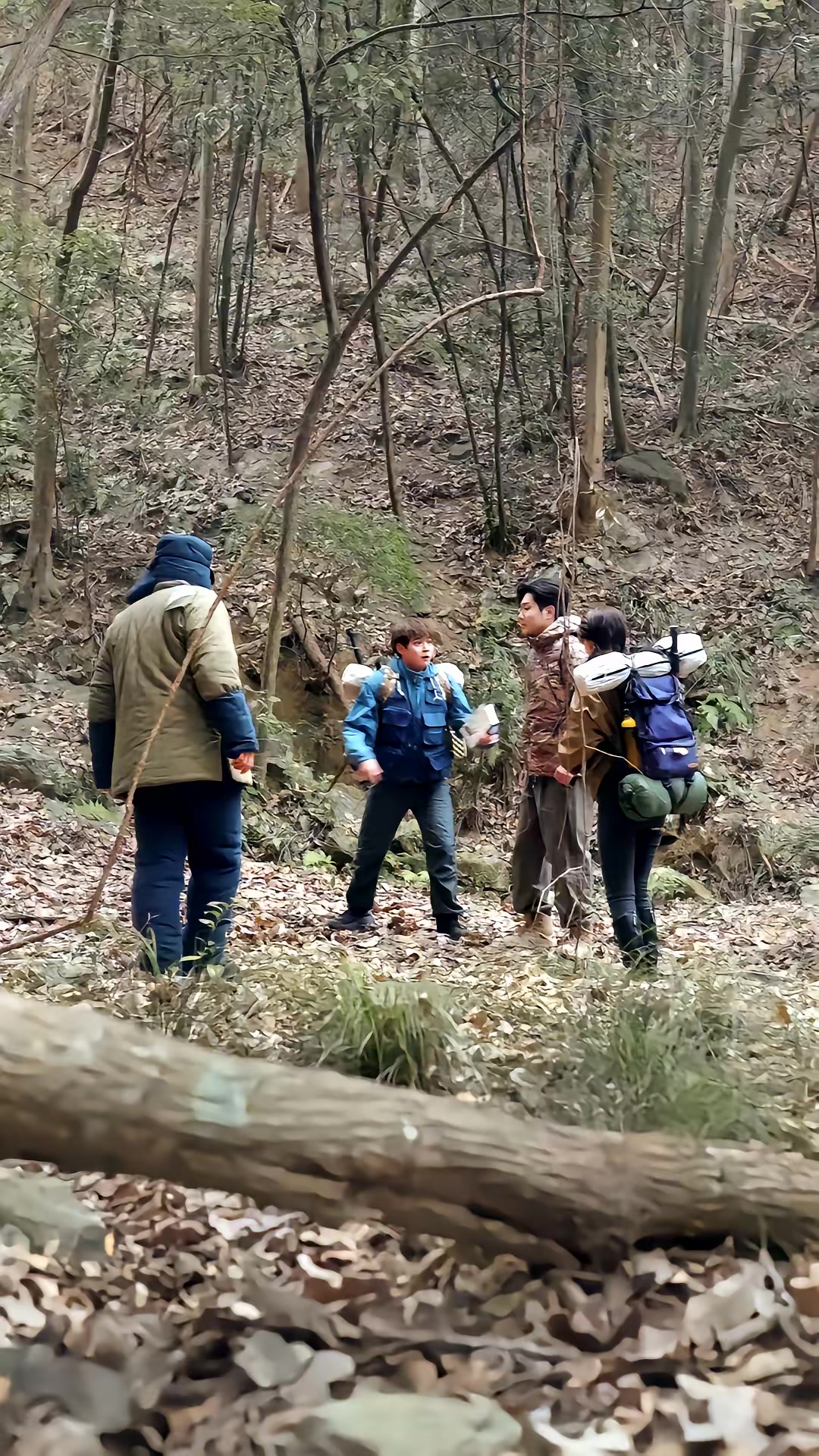 《荒野直播：我，食物链顶端的男人》剧照