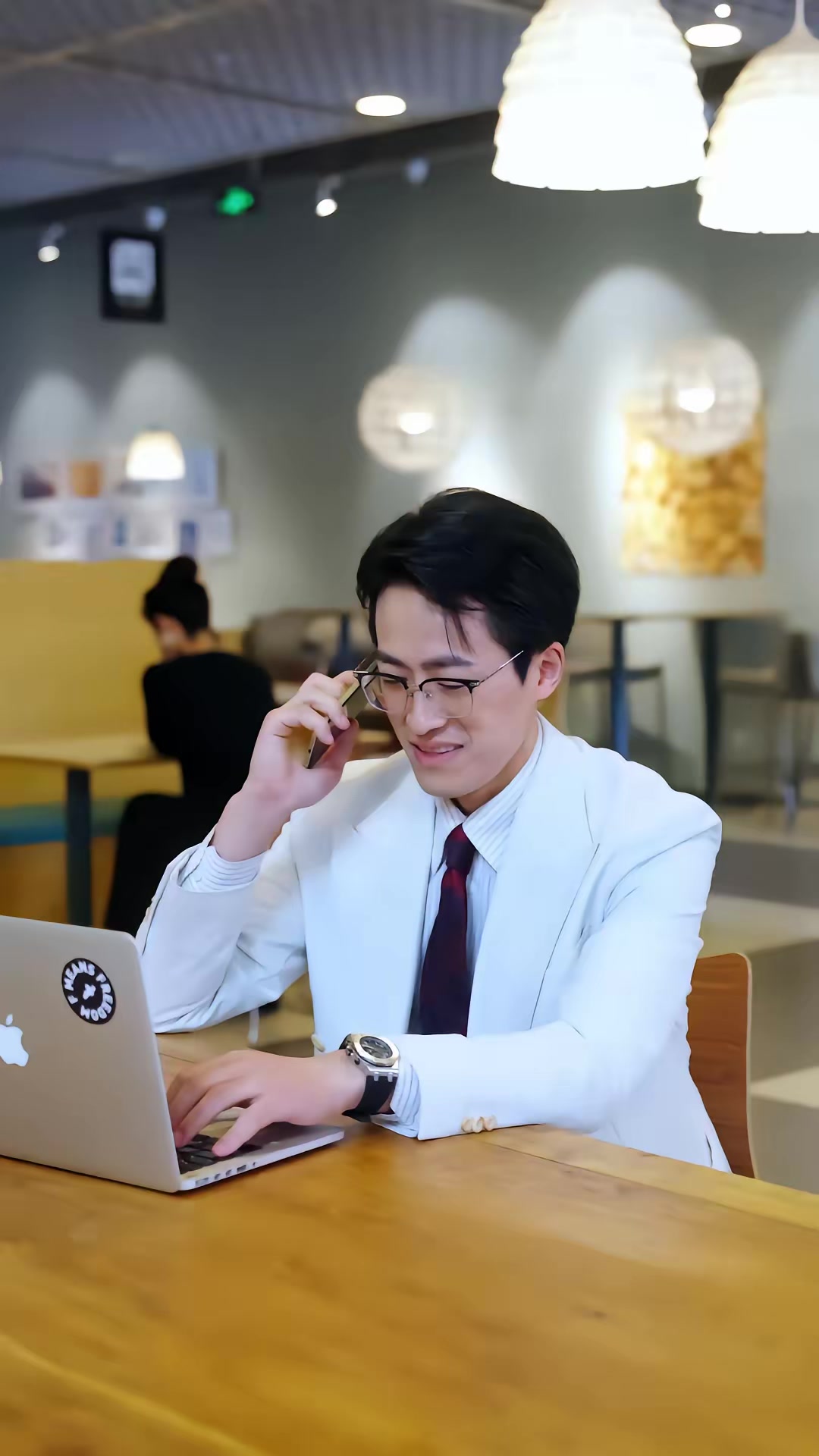 《美少妇携痞帅护宝智降群魔》剧照