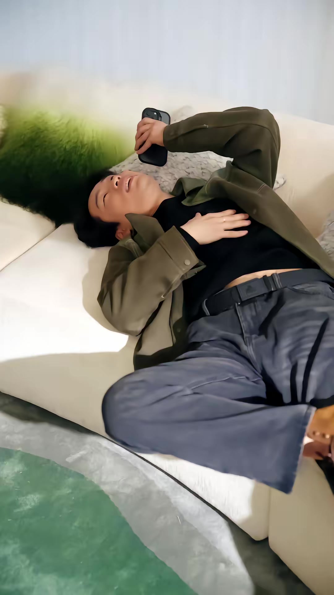 《末日降臨我獨自瀟灑》劇照