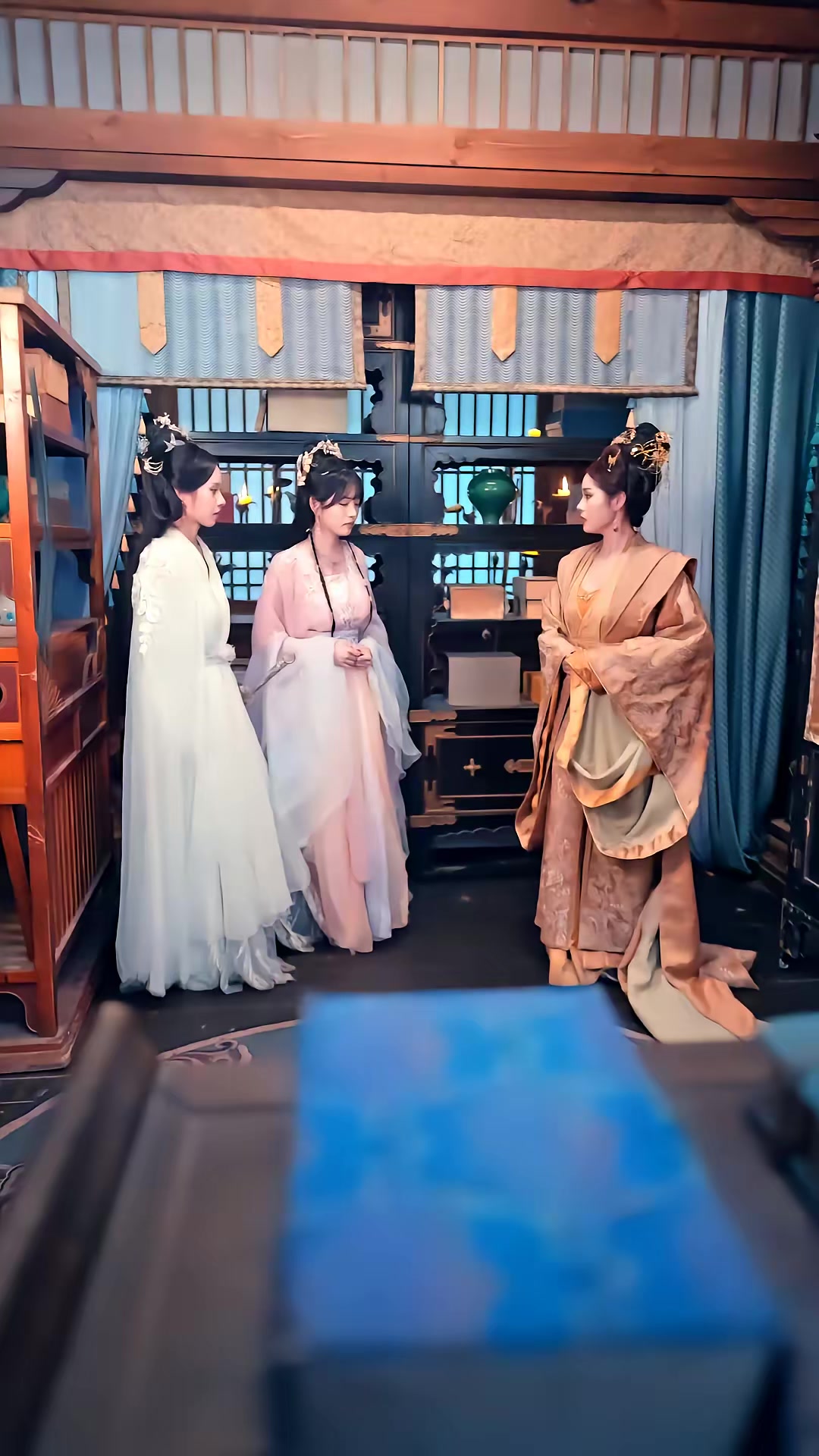 《我和美女結拜就變強，四海之內皆兄妹》劇照