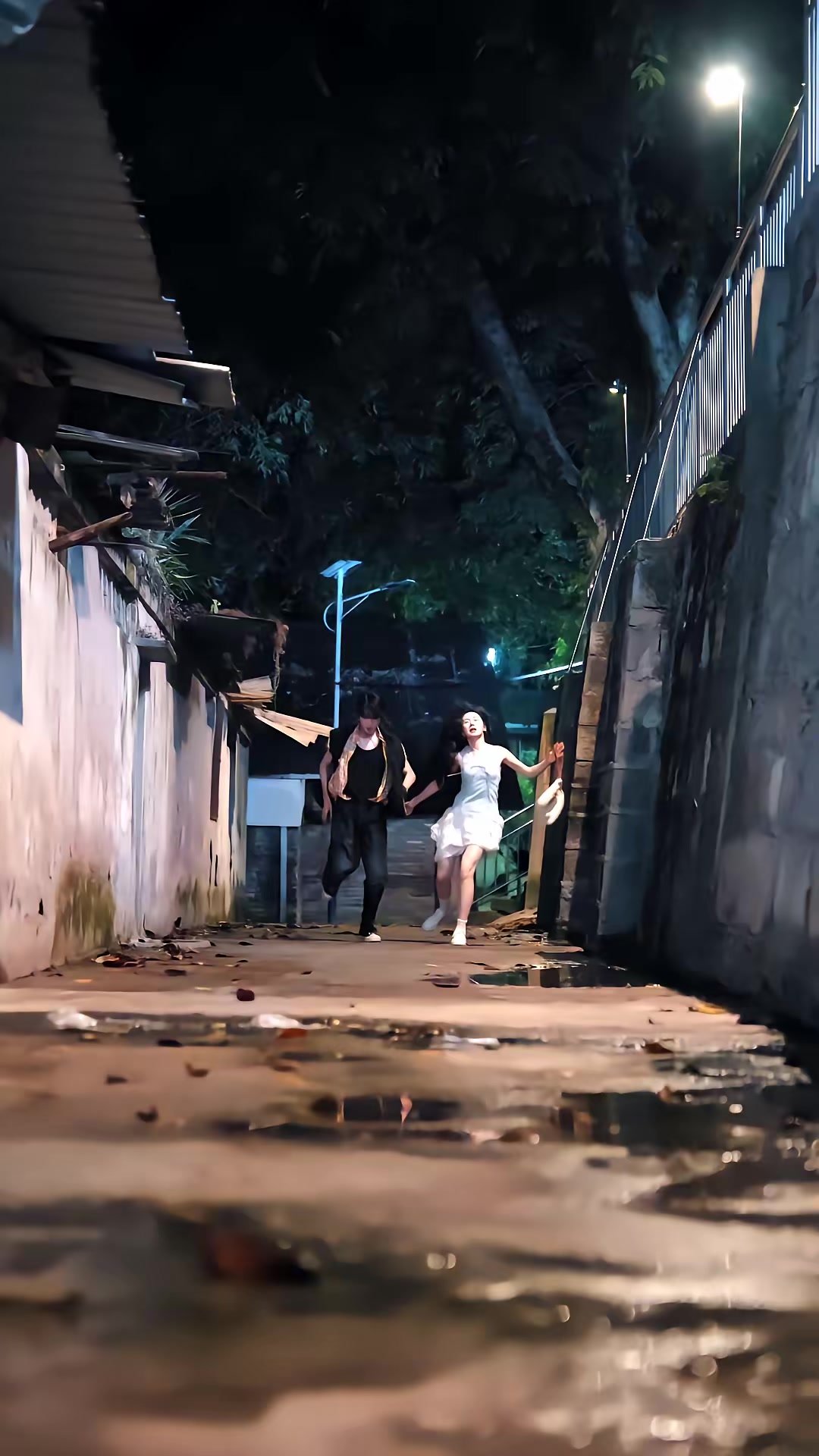 《下雨天》剧照