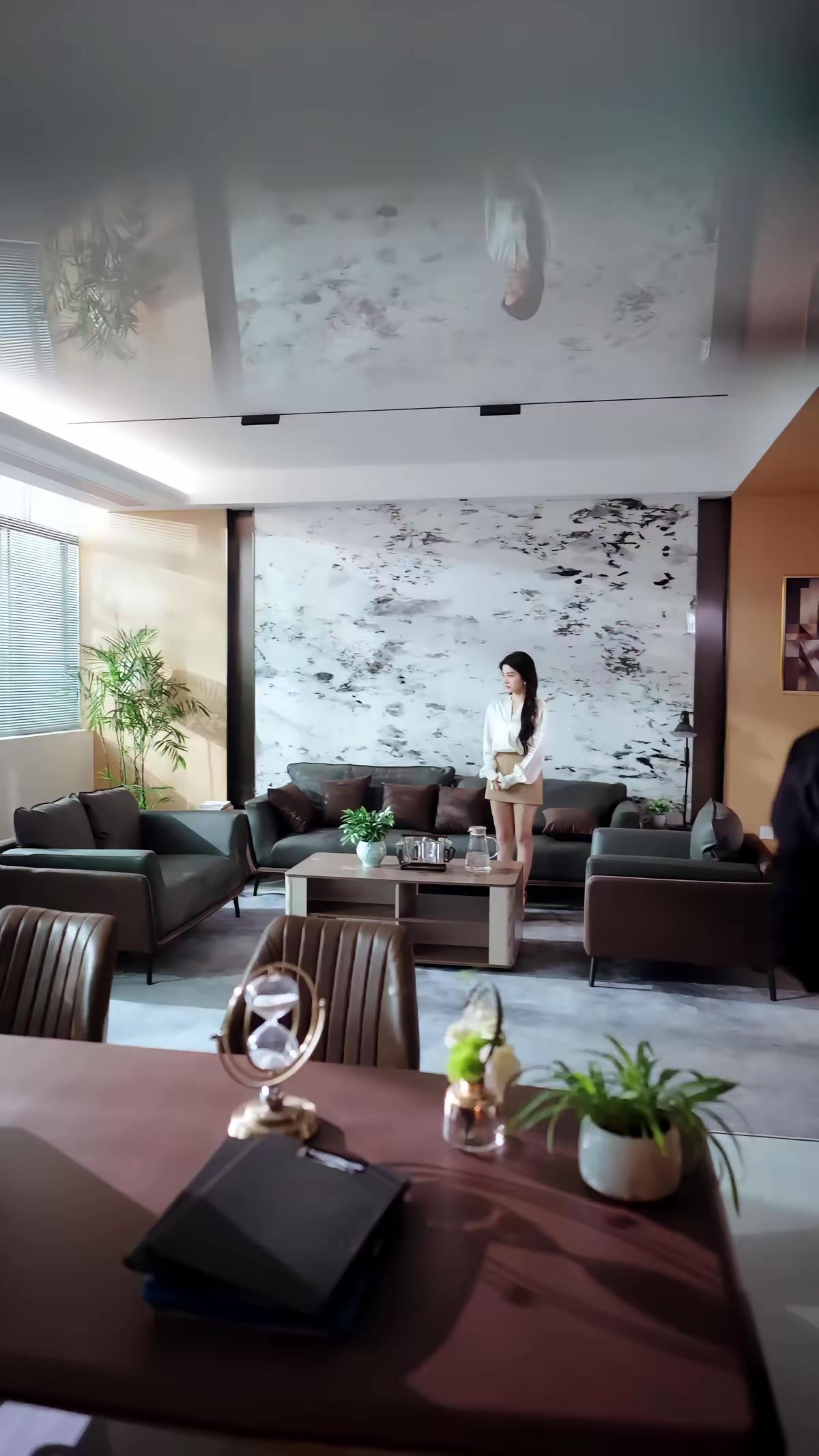 《恶犬在身边》剧照