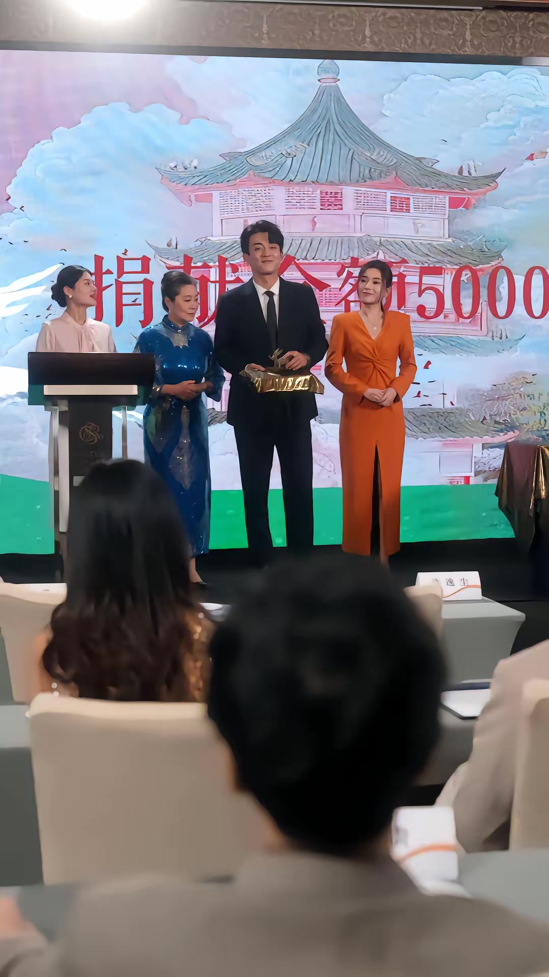 《許你萬丈光芒》劇照