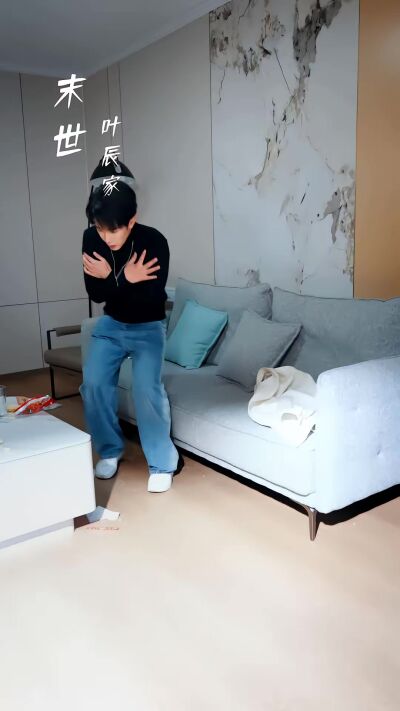 《末世我在卡BUG，你們哭什麼》劇照
