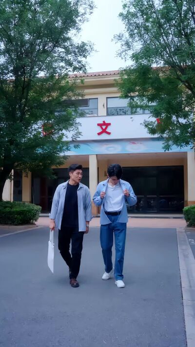 《实习生勇闯新闻部》剧照