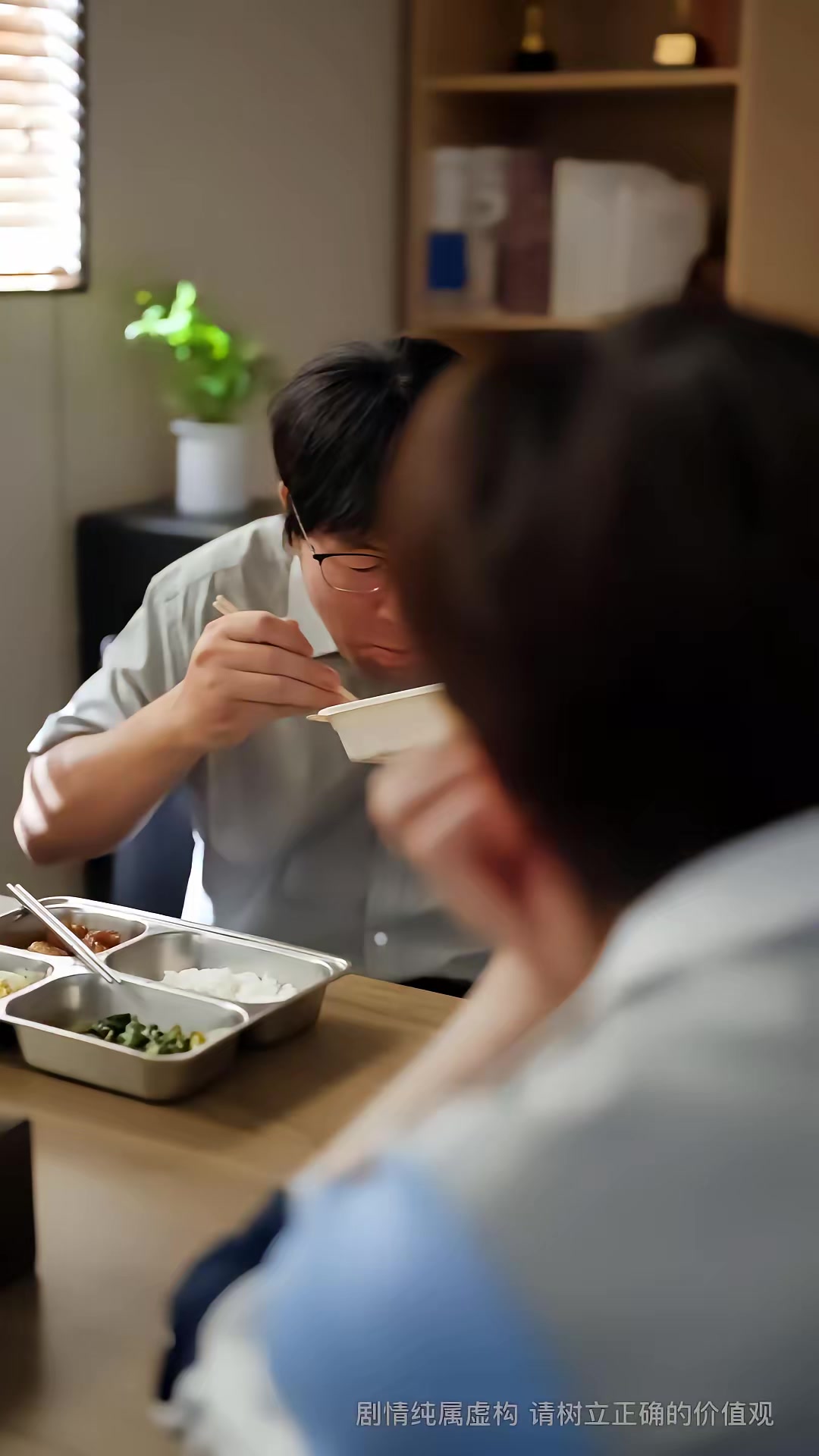 《我只想填飽肚子，卻成了全校之光》劇照