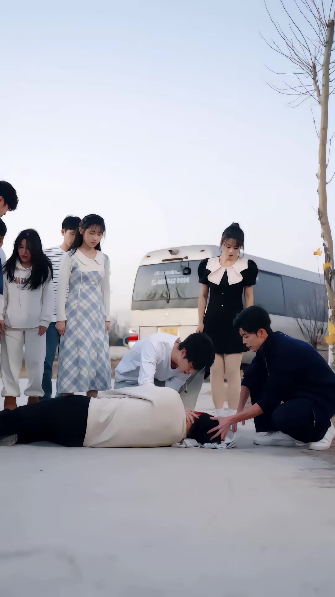《傲嬌小青梅甜又黏，又在偷看我了》劇照