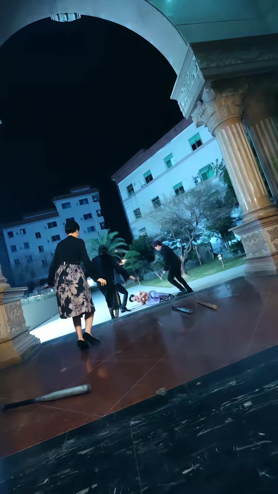 《极寒末世：我带队友绝境求生》剧照