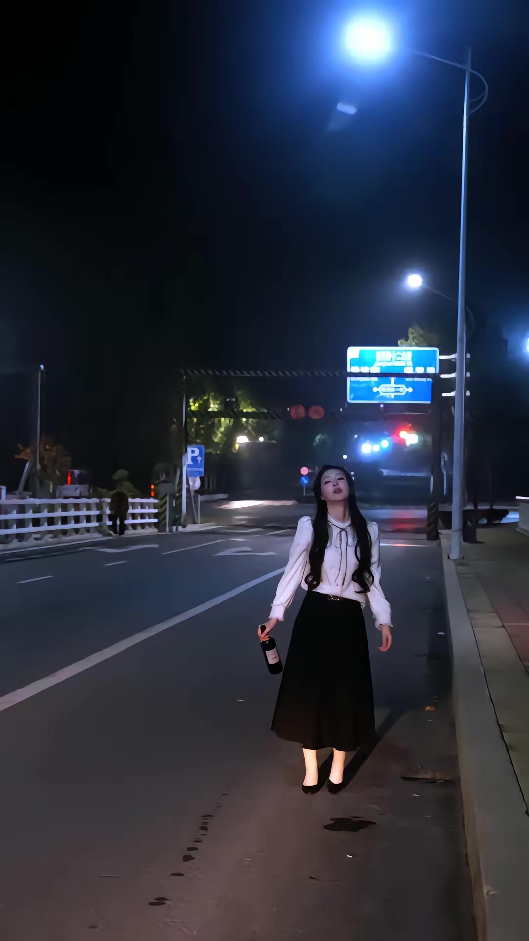 《美少妇携痞帅护宝智降群魔》剧照