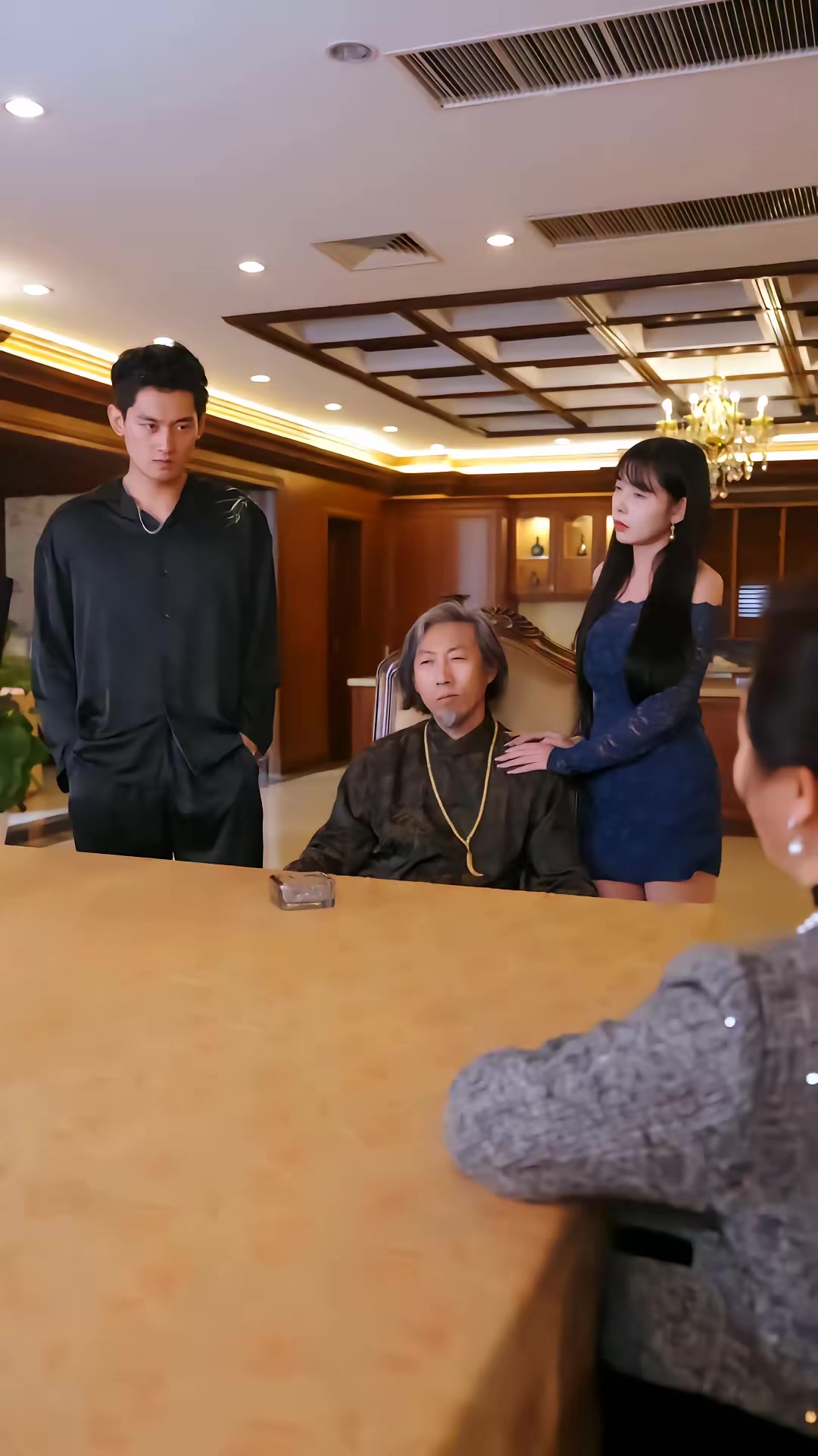 《美少妇携痞帅护宝智降群魔》剧照